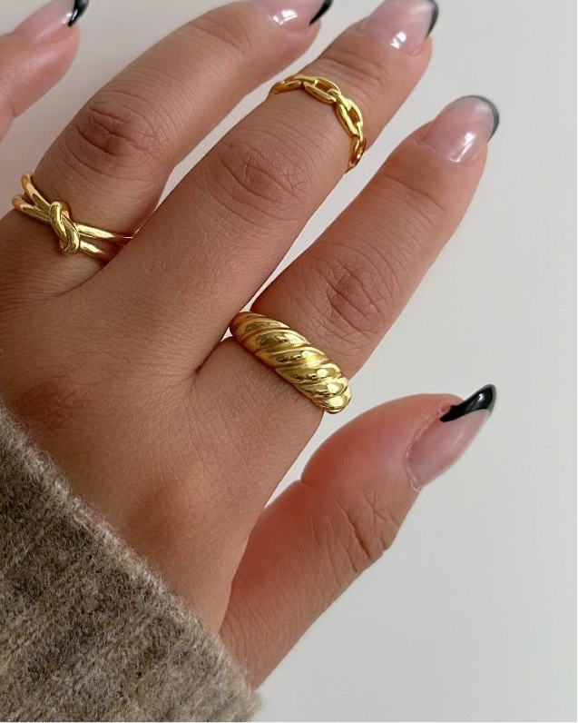 Anillo de cúpula de croissant | Chapado en oro de 18 quilates.