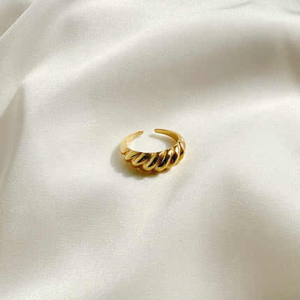 Anneau de dôme croissant | Plaqué Or 18 Carats